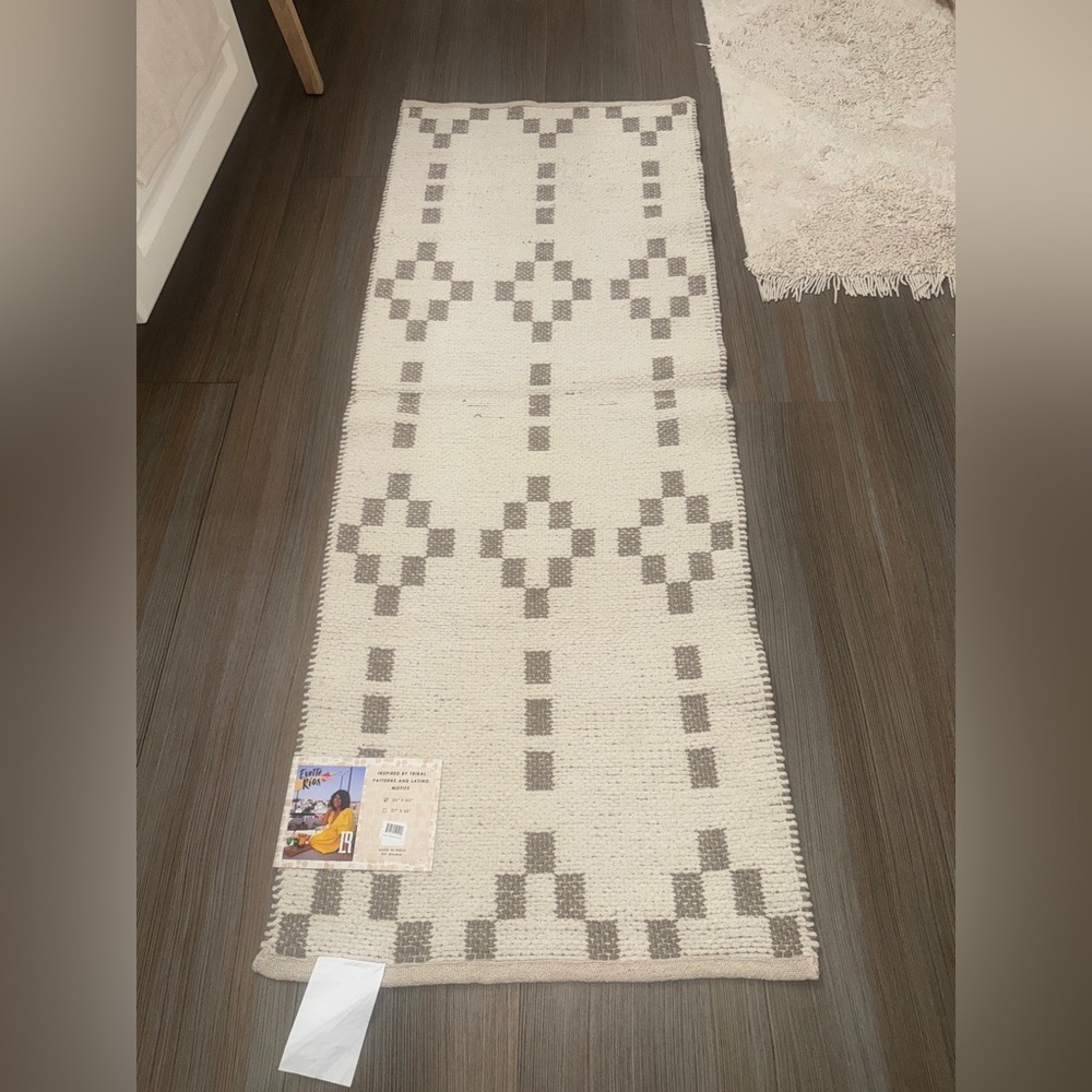 Every Rios reversible rug - Picture 5 of 6